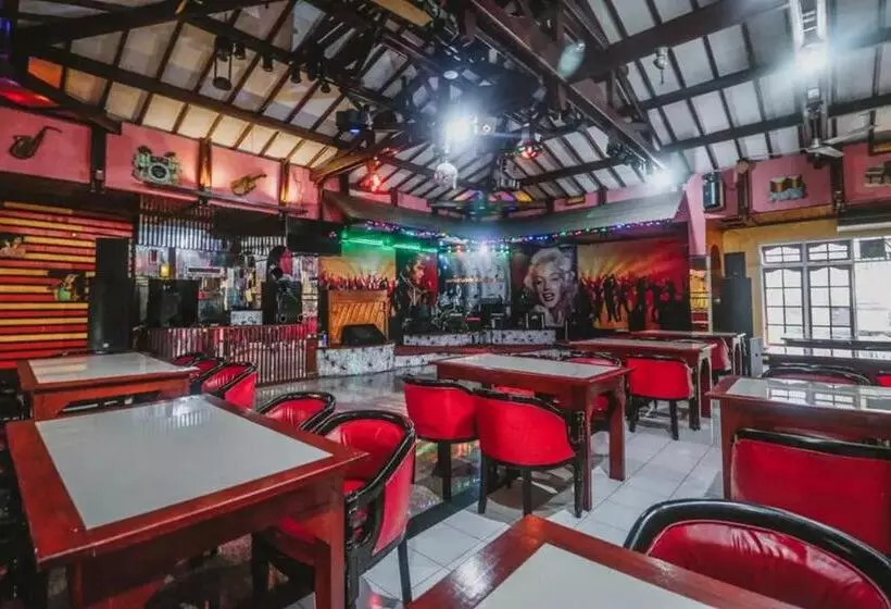 Hotelli Reddoorz Plus At Megamendung Puncak Bogor