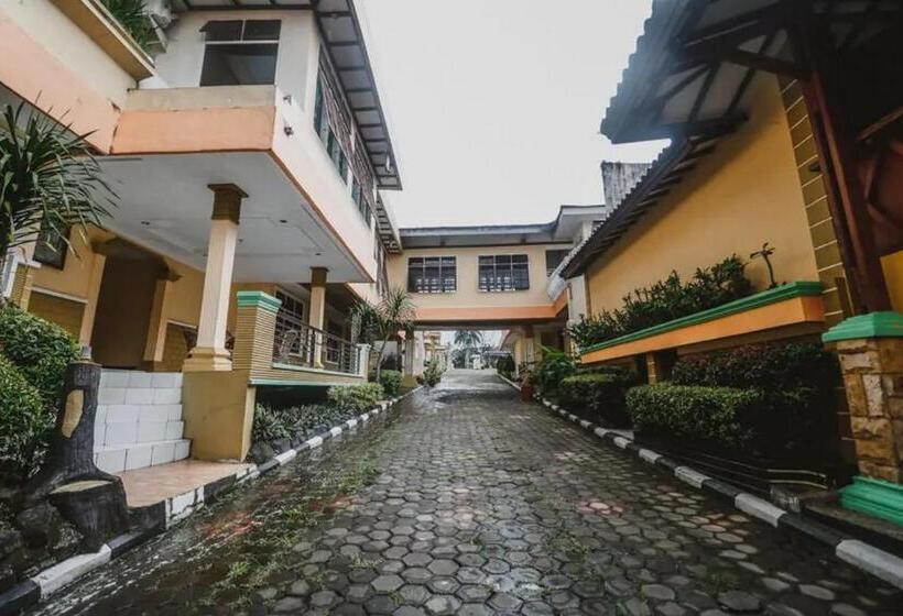 Hotell Reddoorz Plus At Megamendung Puncak Bogor