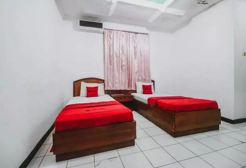 Hotelli Reddoorz Plus At Megamendung Puncak Bogor