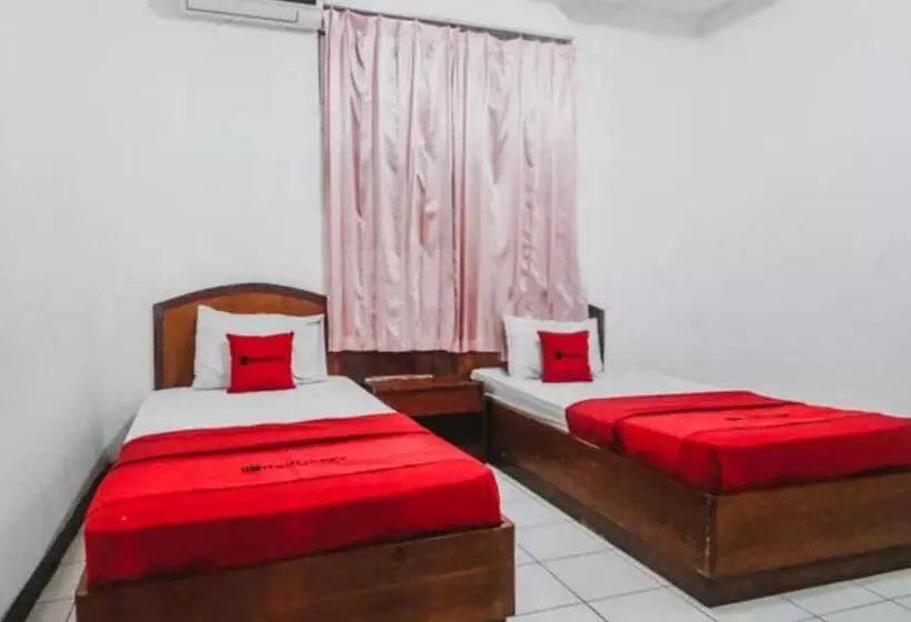 Hotelli Reddoorz Plus At Megamendung Puncak Bogor