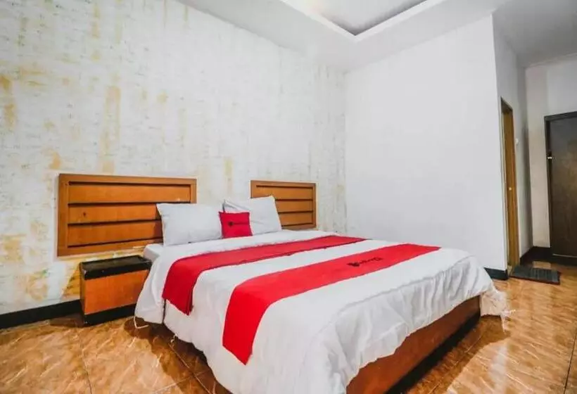 Hotelli Reddoorz Plus At Megamendung Puncak Bogor