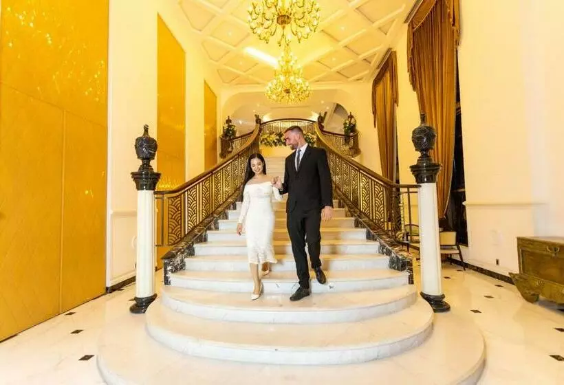 Hotel White Lotus Hue