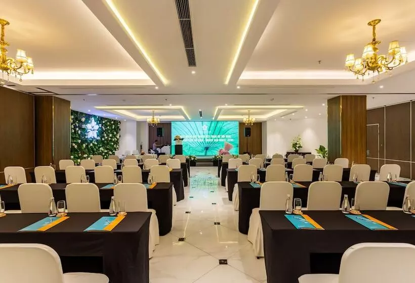 Hotel White Lotus Hue