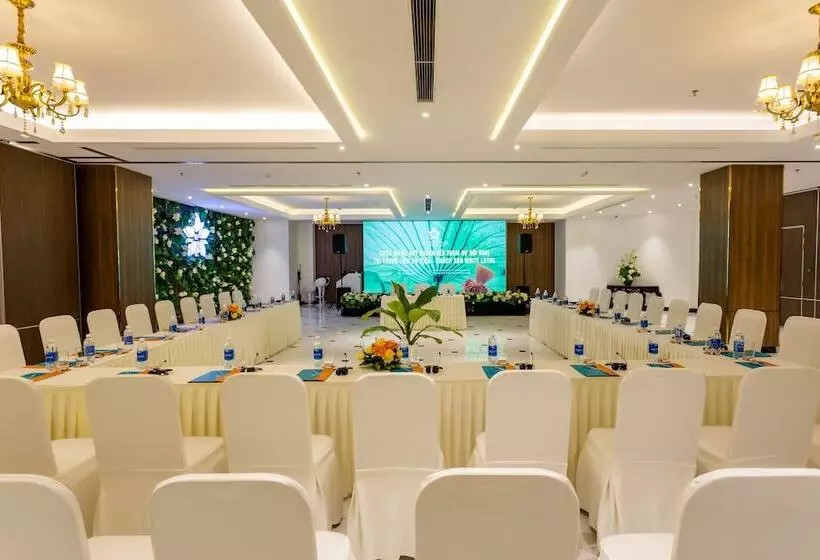 Hotel White Lotus Hue