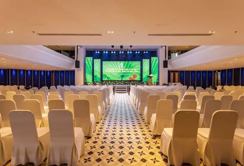 Hotel White Lotus Hue
