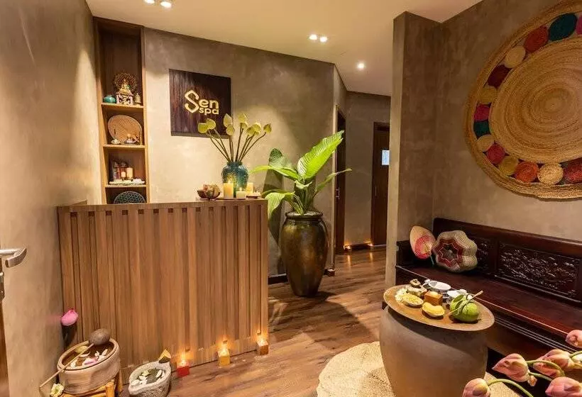 Hotel White Lotus Hue