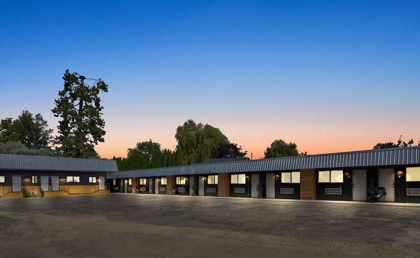 فندق على الطريق Outdoors Inn