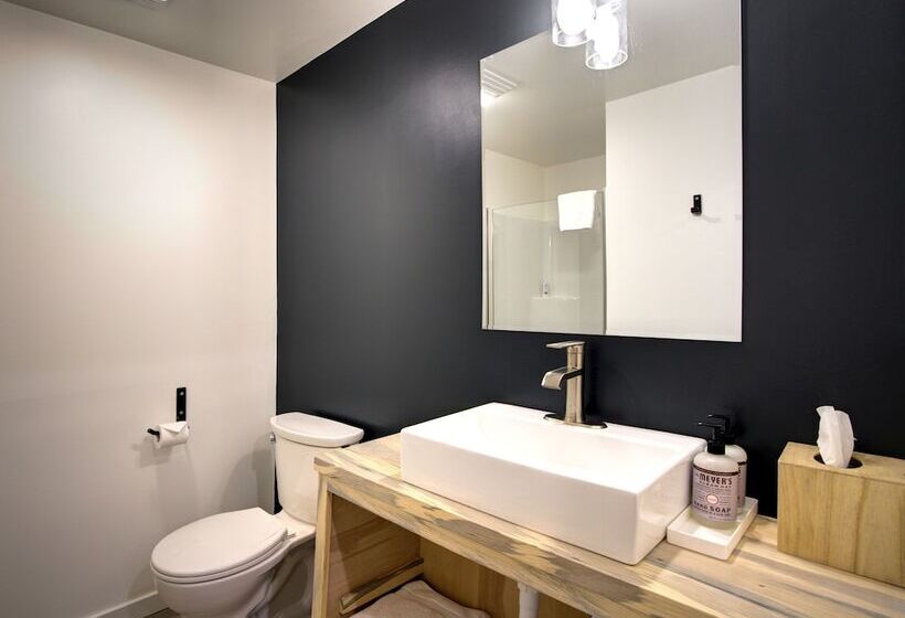 فندق على الطريق Outdoors Inn