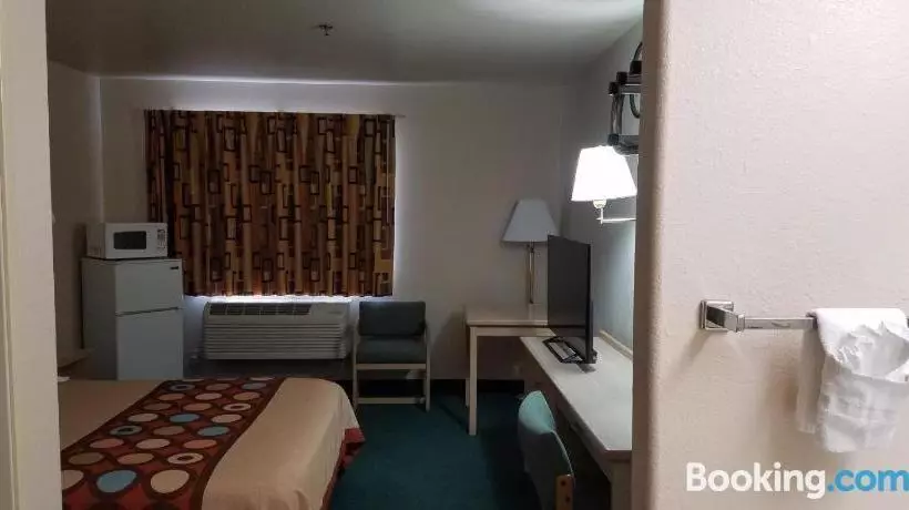 مُتل Simple Rewards Inn