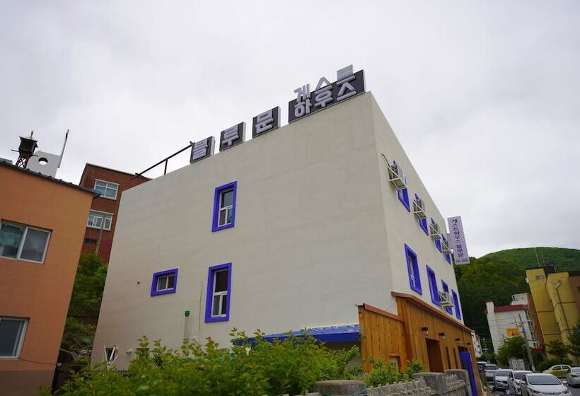 Bluemoon Guest House   Hostel