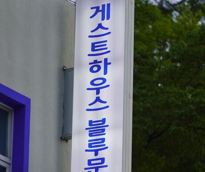 Bluemoon Guest House   Hostel