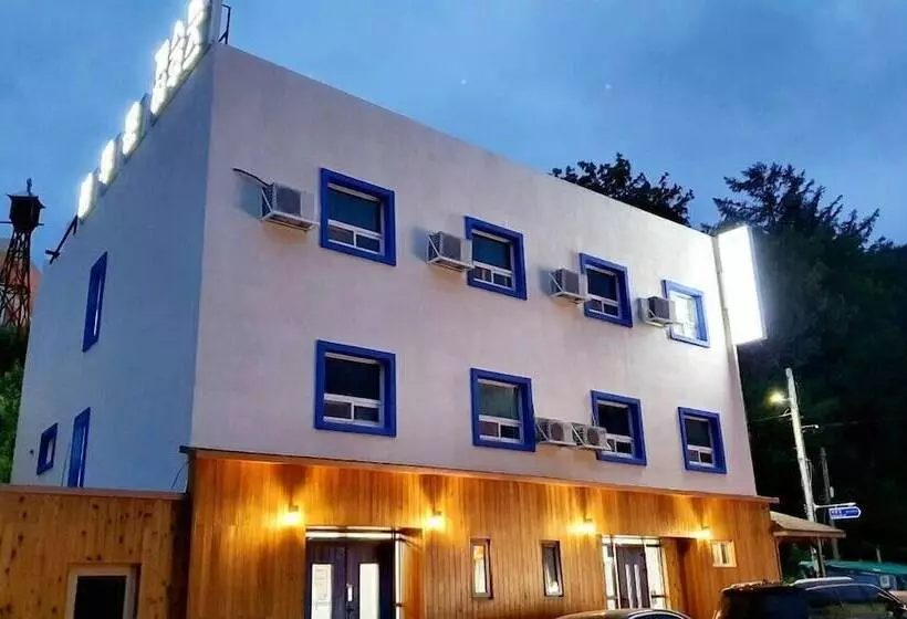 Bluemoon Guest House   Hostel