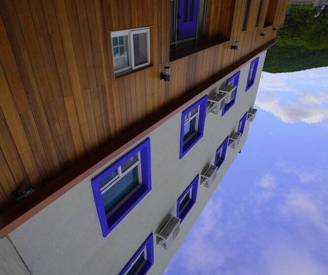 Bluemoon Guest House   Hostel