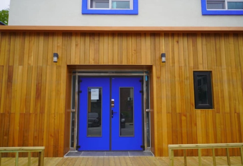 Bluemoon Guest House   Hostel