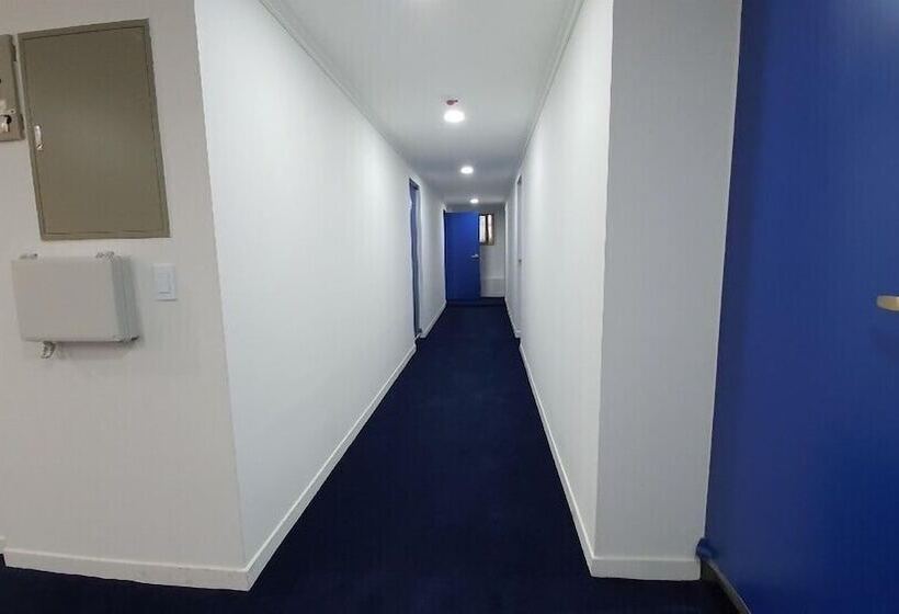 Bluemoon Guest House   Hostel