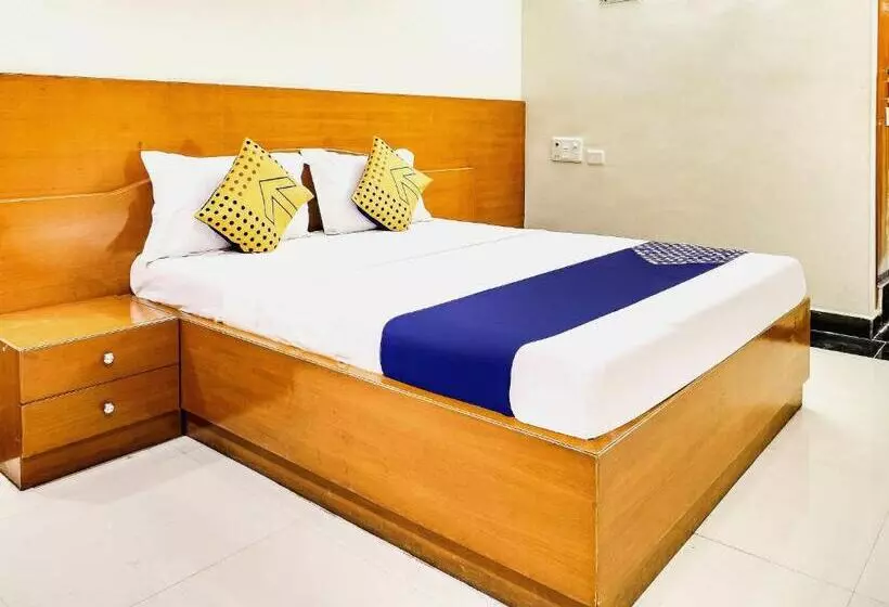 ホテル Spot On Srinivasa Residency