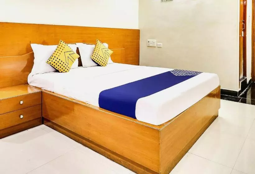 ホテル Spot On Srinivasa Residency