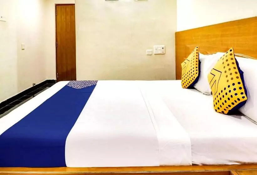 ホテル Spot On Srinivasa Residency