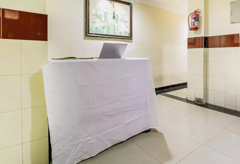 ホテル Spot On Srinivasa Residency