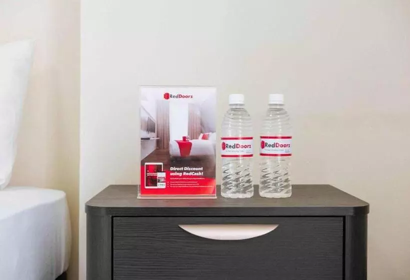 ペンション Reddoorz Near Manhattan Times Square Medan 2