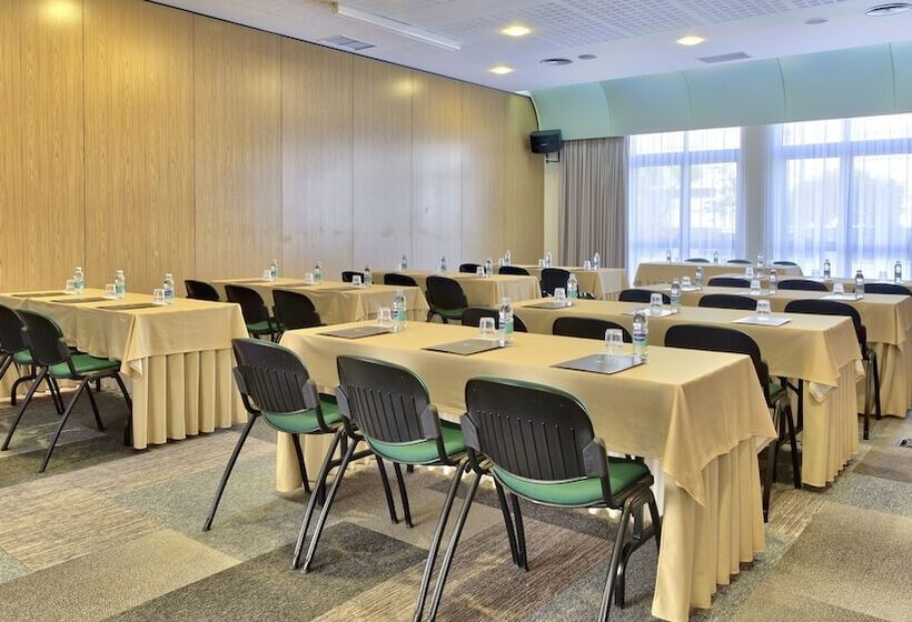 ホテル Cinquentenario & Conference Center