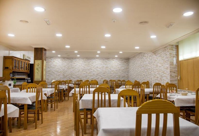 هتل Ria De Suances