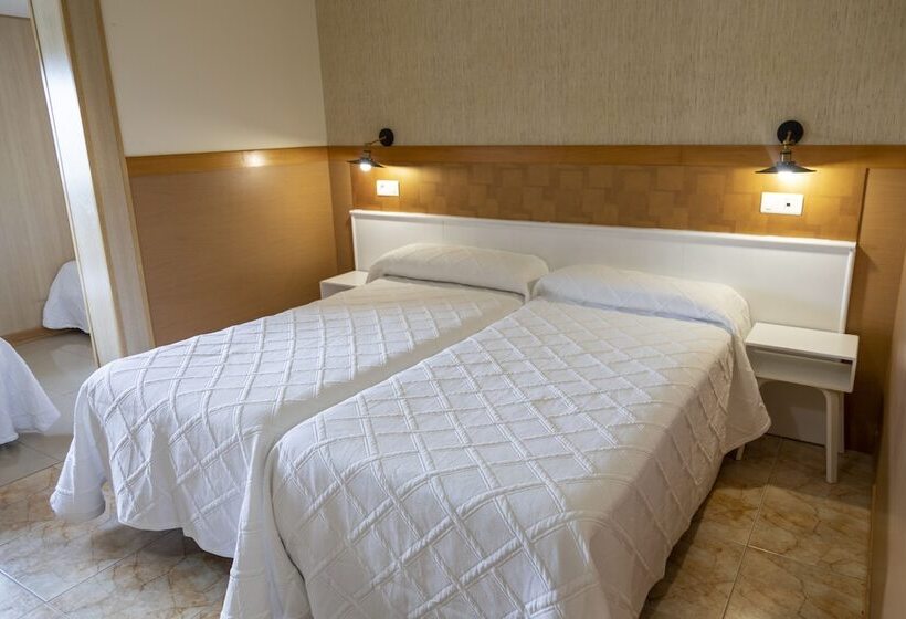 هتل Ria De Suances