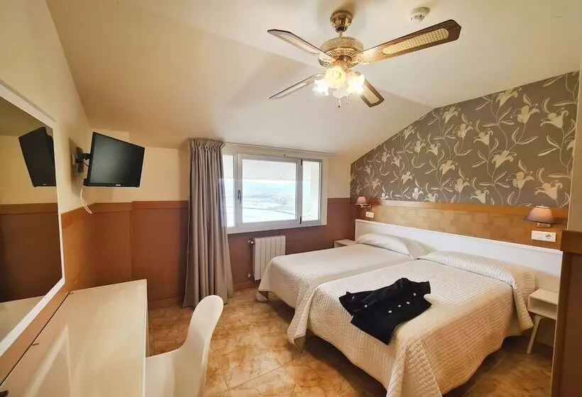 هتل Ria De Suances