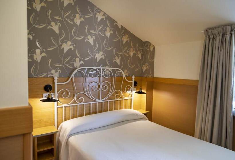 هتل Ria De Suances