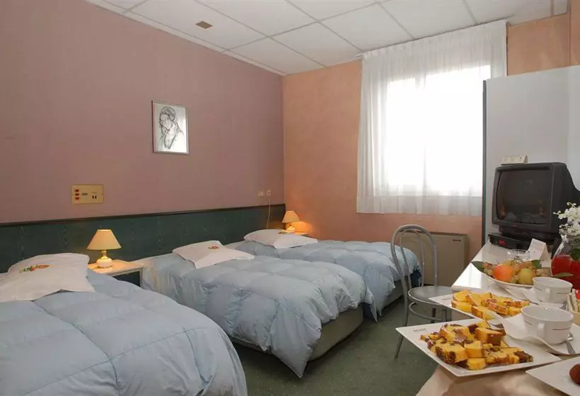 Hotelli Thp  Bologna