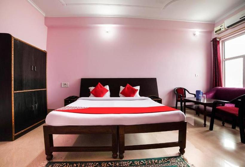 호텔 Oyo 67051 Savera Residency