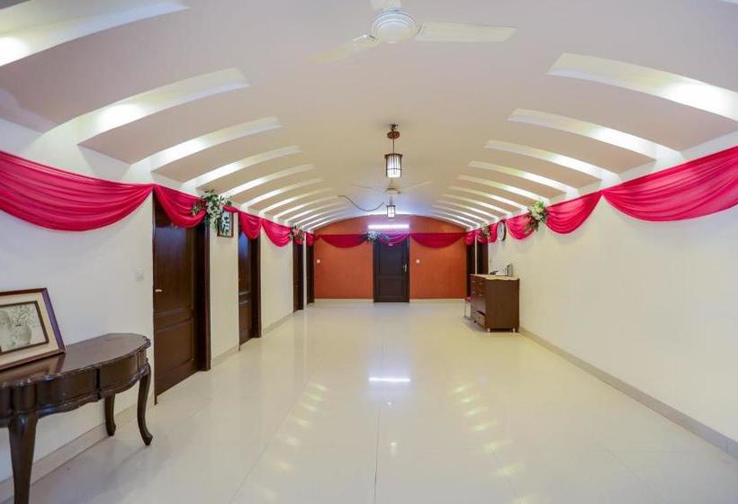 Capital O 35555 Hotel Prateek Plaza