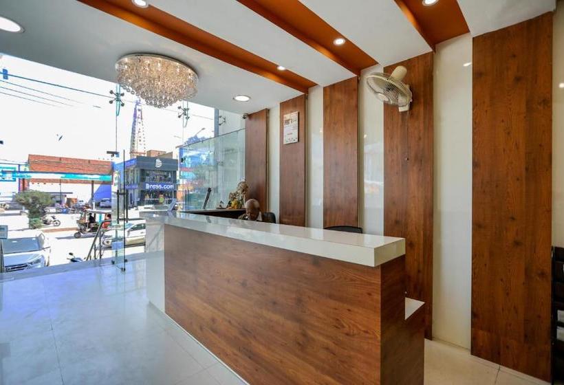 Capital O 35555 Hotel Prateek Plaza