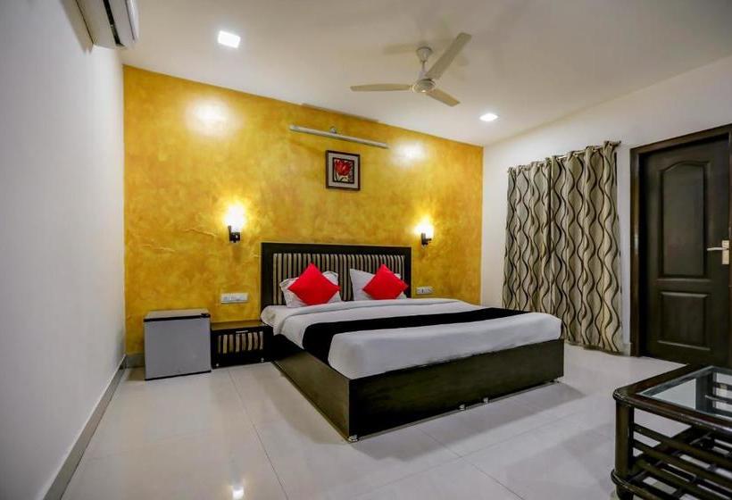 Capital O 35555 Hotel Prateek Plaza