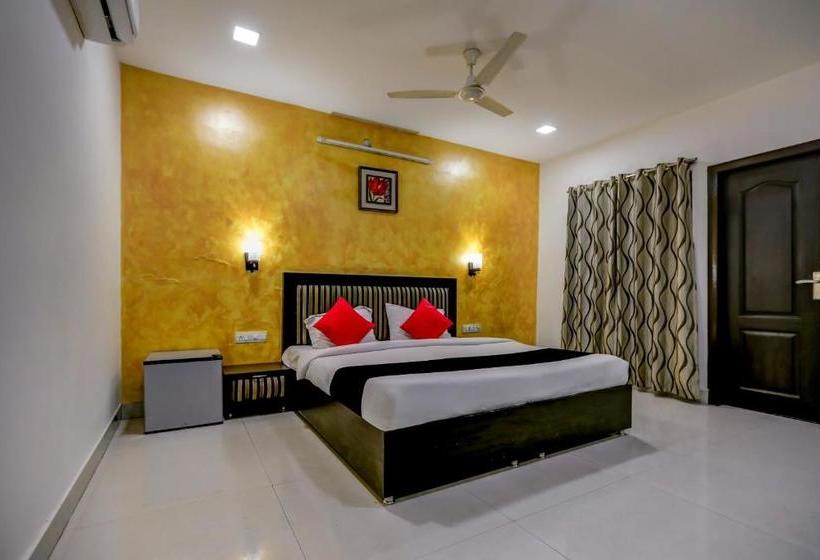 Capital O 35555 Hotel Prateek Plaza