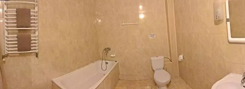 Geneva Hotel 800 метрів від Mcdonald S