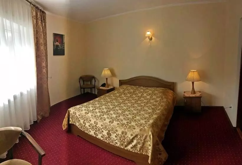 Geneva Hotel 800 метрів від Mcdonald S