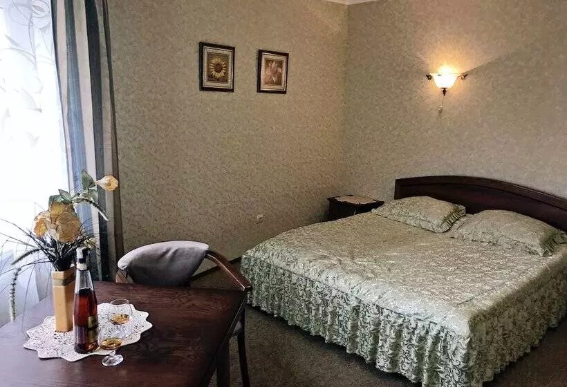 Geneva Hotel 800 метрів від Mcdonald S