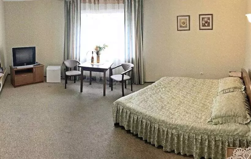 Geneva Hotel 800 метрів від Mcdonald S