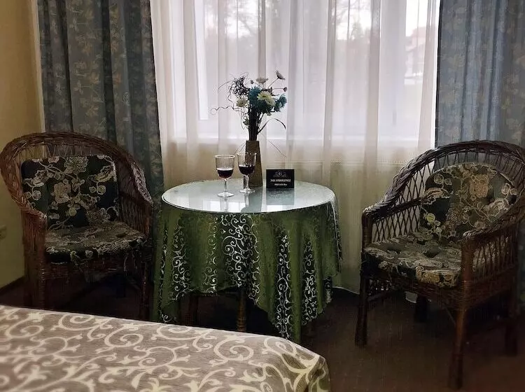 Geneva Hotel 800 метрів від Mcdonald S