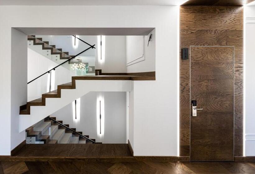 فندق على الطريق Otaman Resort