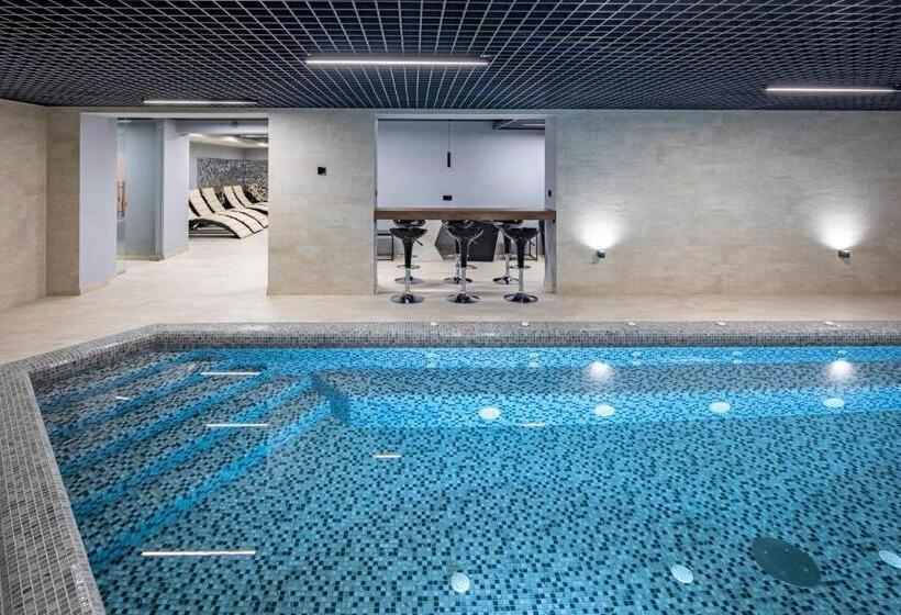 فندق على الطريق Otaman Resort