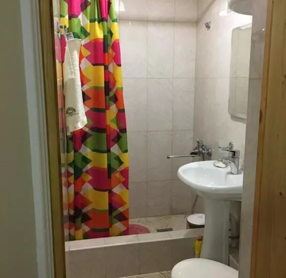 پانسیون Guest House On Shakirbay 11