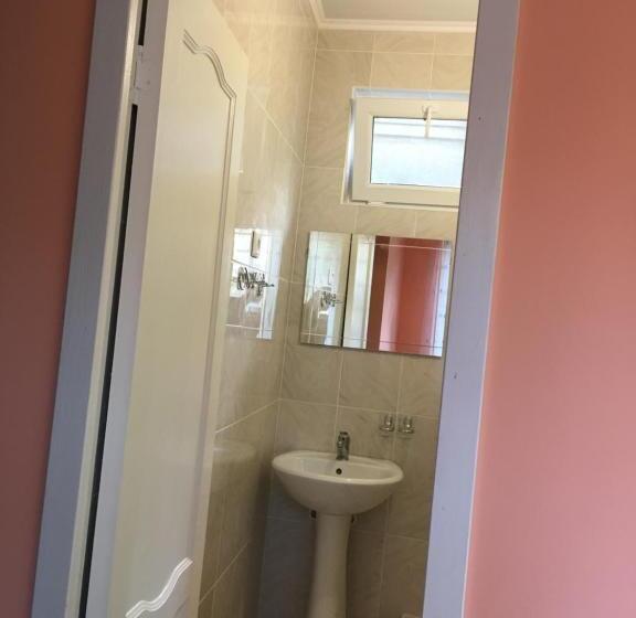 پانسیون Guest House On Shakirbay 11