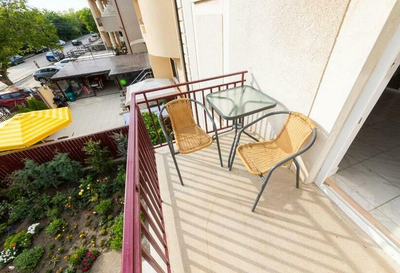 پانسیون Vila Adriana