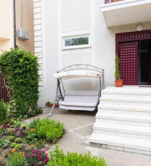 پانسیون Vila Adriana