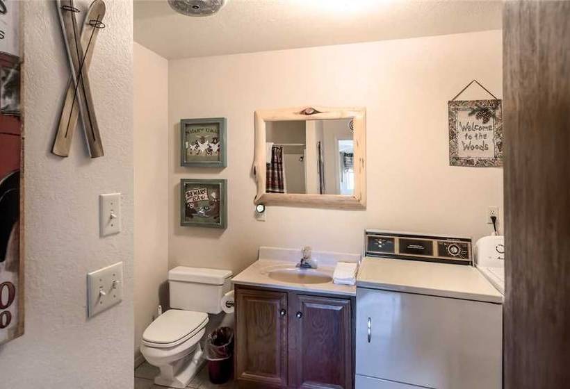 Mama Bears Den Two Bedroom Cabin