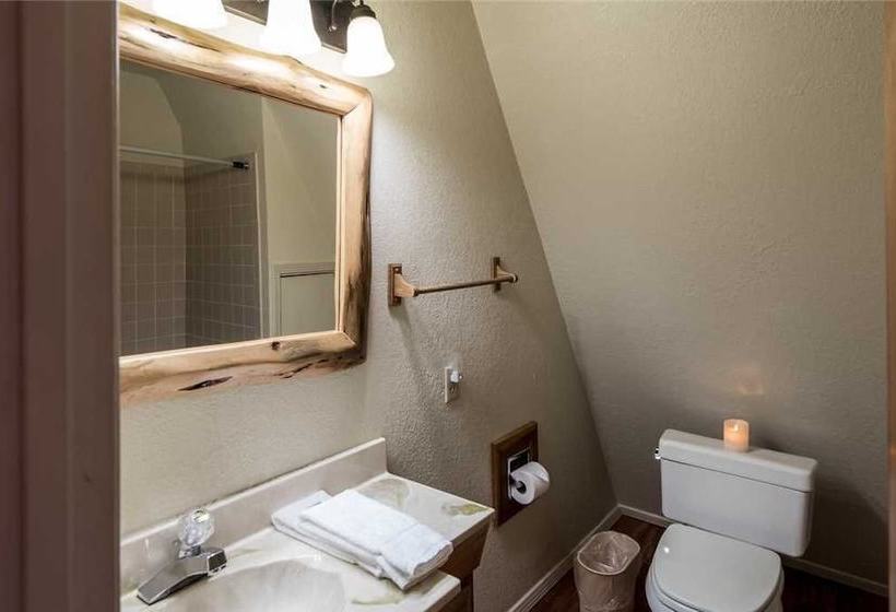 Mama Bears Den Two Bedroom Cabin