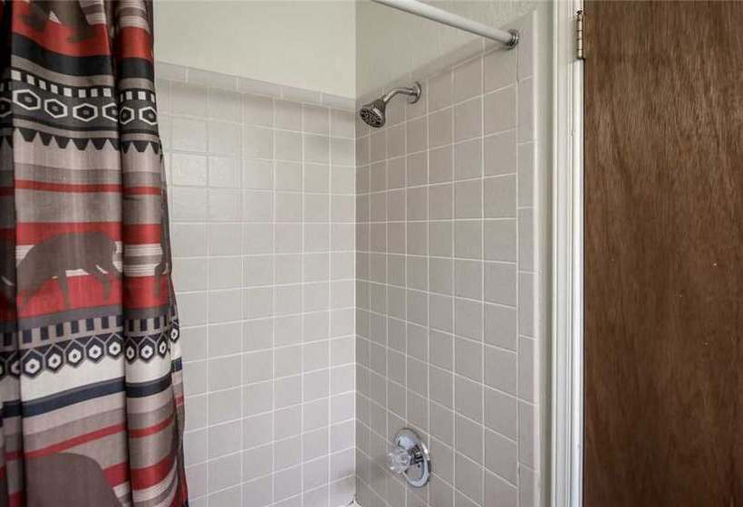 Mama Bears Den Two Bedroom Cabin