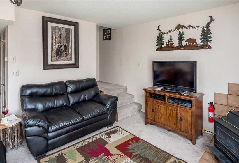 Mama Bears Den Two Bedroom Cabin